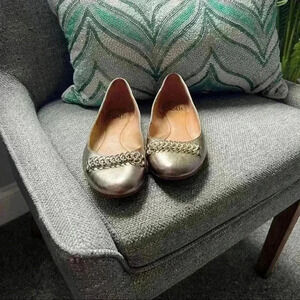 Sofft Metallic Gold Round-toe with Chain design ballet flats Size 7